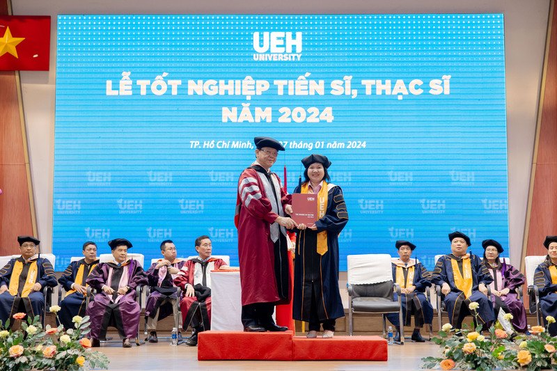Mũ tốt nghiệp 5 cạnh dành cho tiến sĩ ( Nguồn ảnh: Sưu tầm )