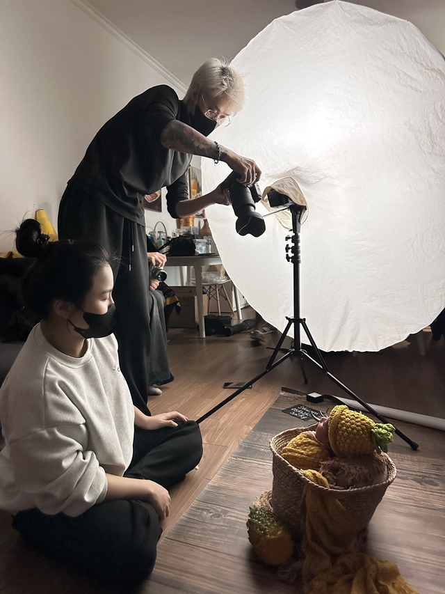 Ảnh em bé sơ sinh được thực hiện tại studio hoặc chính ngôi nhà của bạn