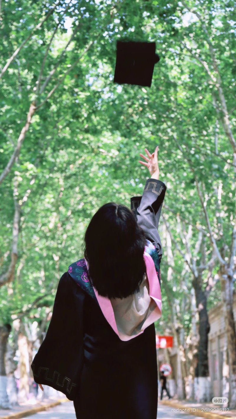 Tung mũ ( Nguồn ảnh: Sưu tầm )