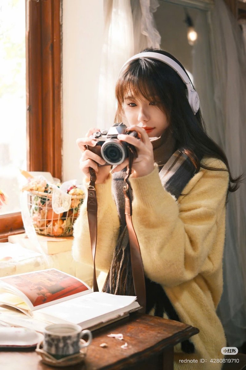 Trang phục, phụ kiện và cách phối màu hài hòa với không gian ( Nguồn ảnh: Sưu tầm )