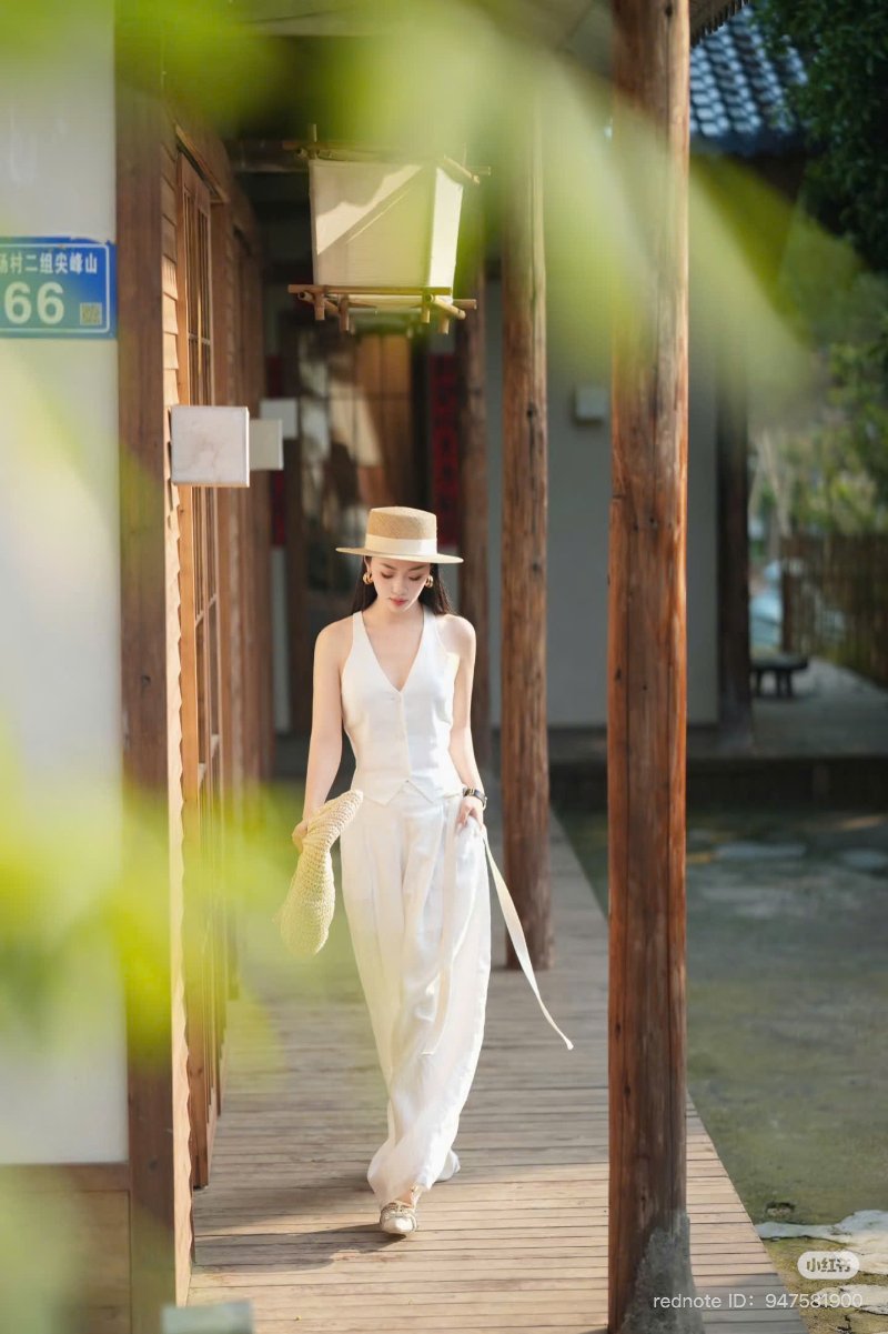 Chụp hình ở quán cafe đẹp, tự nhiên như đang đi trên đường ( Nguồn ảnh: Sưu tầm )