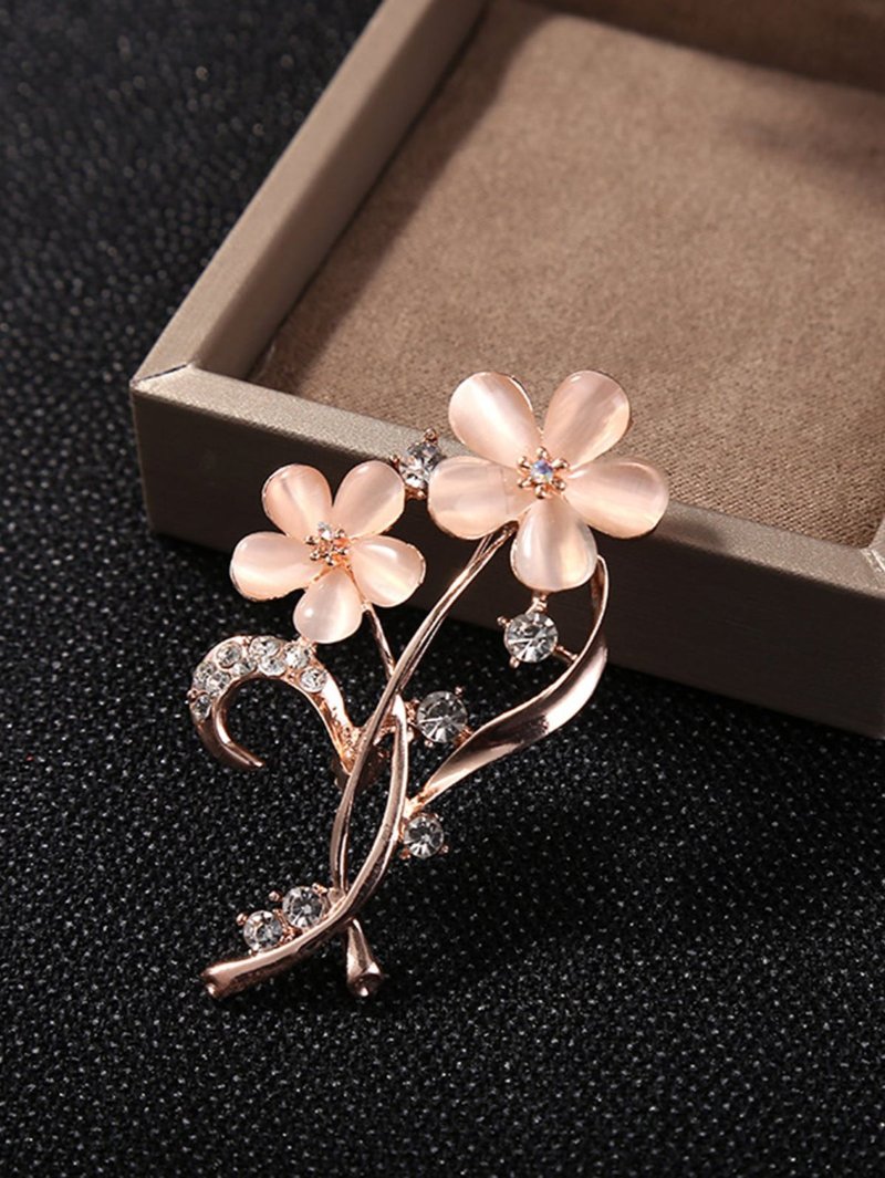 Bông hoa cài áo ( nguồn ảnh: sưu tầm )