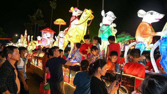 Bộ hình ảnh Trung Thu chủ đề lễ hội rước đèn