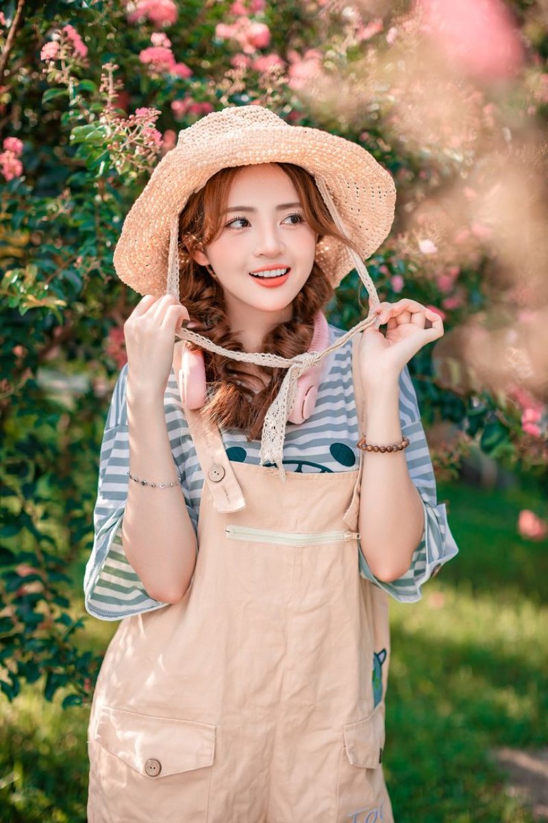 Cách tạo dáng chụp ảnh đứng ngoài trời cùng thiên nhiên