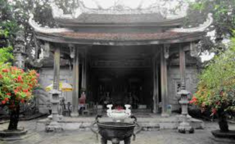 Chụp ảnh kỷ yếu cấp 3 tại Hưng Yên ở Đền Phượng Hoàng ( nguồn ảnh: sưu tầm )