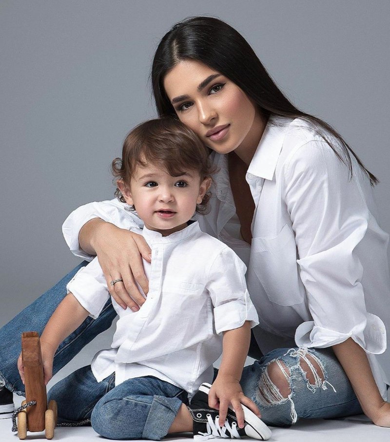 Chụp ảnh mẹ con kiểu cool ngầu
