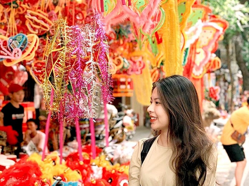 Dáng đi dạo phố tự nhiên