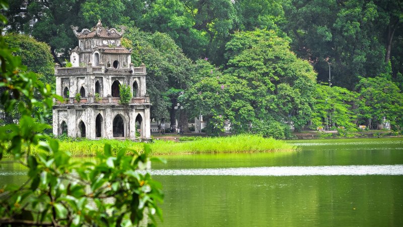 Hồ Gươm ( nguồn ảnh: sưu tầm )
