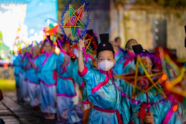Hình ảnh Trung Thu chủ đề lễ hội rước đèn