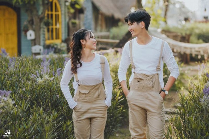Chụp ảnh kỷ yếu cấp 3 tại phim trường Hollywood Hưng Yên ( nguồn ảnh: sưu tầm )