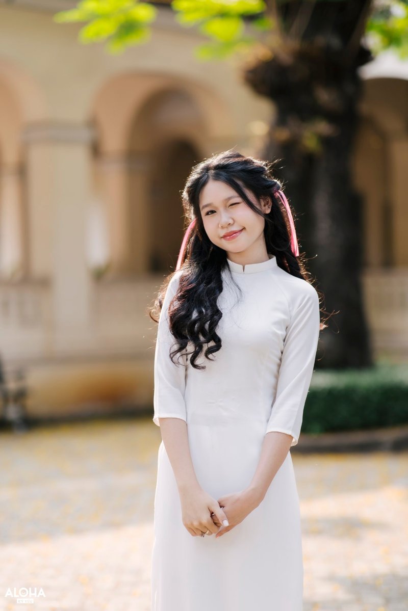 Tạo dáng chụp ảnh áo dài kỷ yếu cho nữ Tạo dáng chụp ảnh áo dài kỷ yếu cho nữ