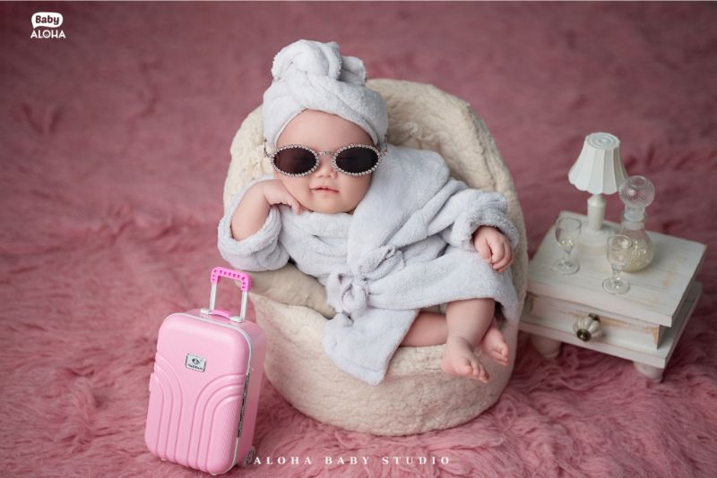 Tay nghề của nhiếp ảnh gia chuyên newborn