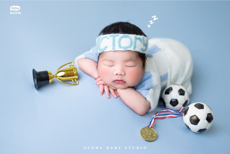 Tư thế “froggy pose” chuyên nghiệp (bé chống cằm)