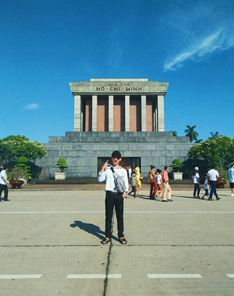 Áo sơ mi trắng và quần tây