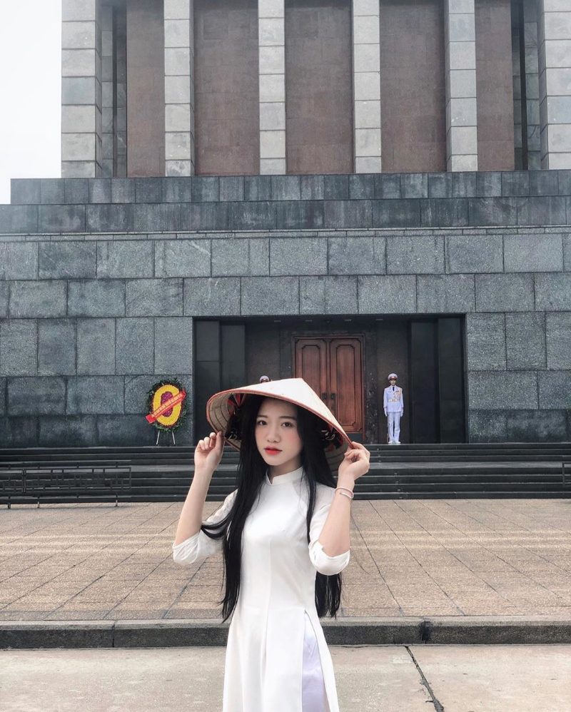 Lựa chọn trang phục phù hợp khi chụp ảnh ở Lăng Bác