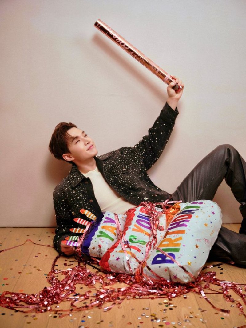 Ảnh sinh nhật dành cho nam nhiều màu sắc rực rỡ, vui tươi