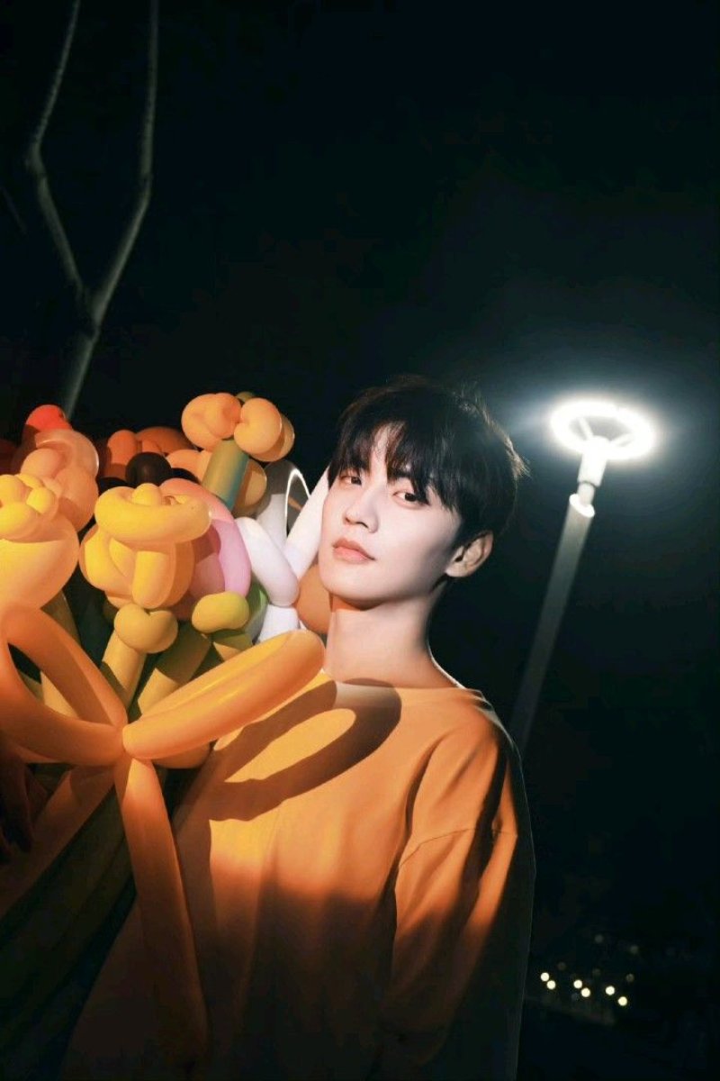 Hình ảnh sinh nhật đẹp cho nam phong cách tối giản