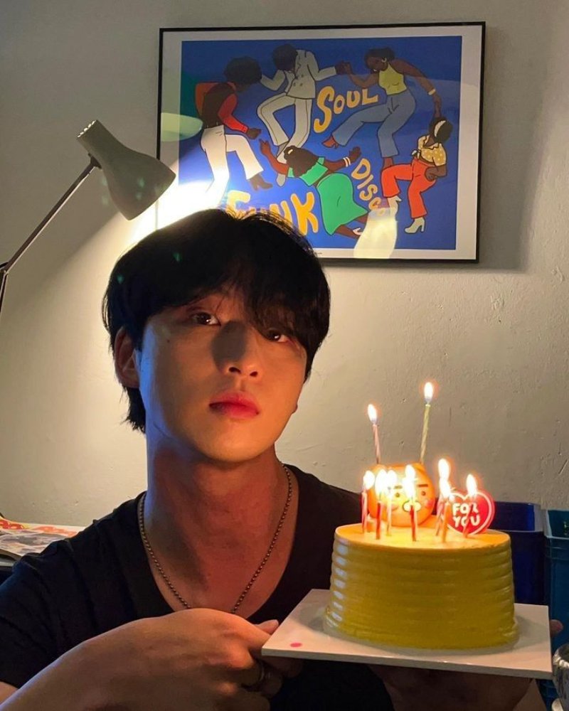 Hình sinh nhật cho nam với bánh kem và nến lung linh đẹp