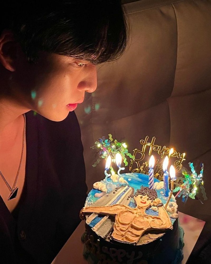 Hình sinh nhật đẹp cho nam với bánh kem và nến lung linh ý nghĩa