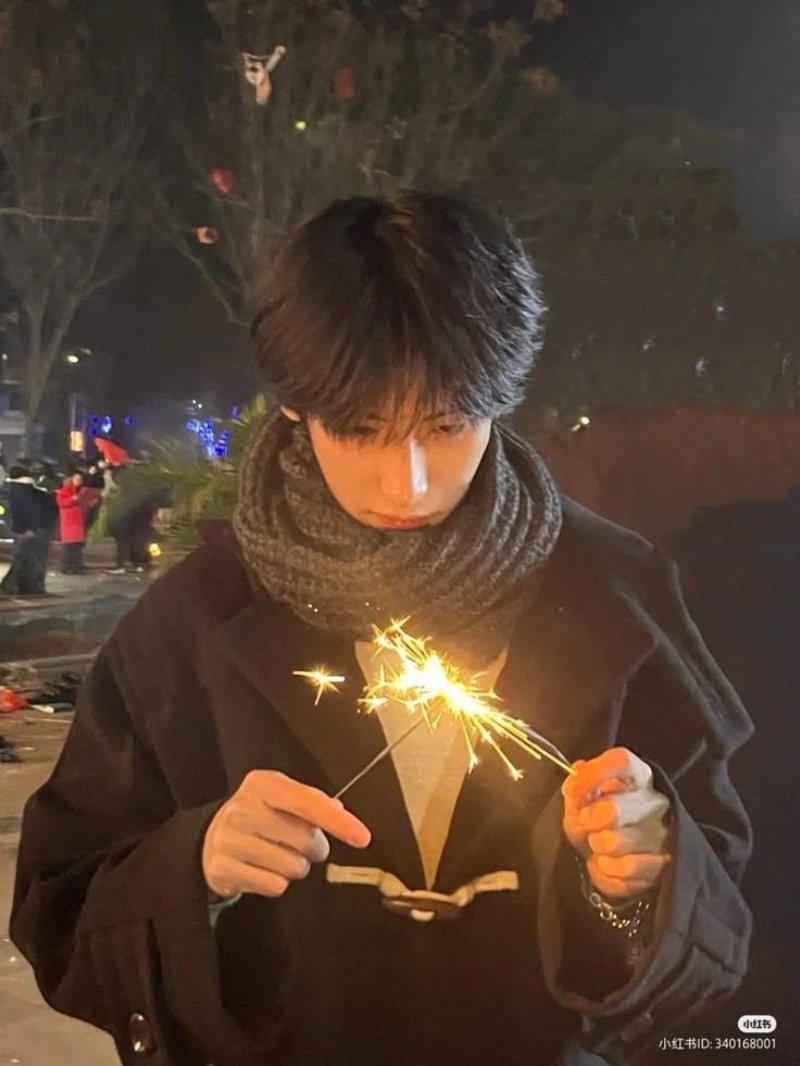 Hình sinh nhật đẹp cho nam với pháo hoa rực rỡ 2025