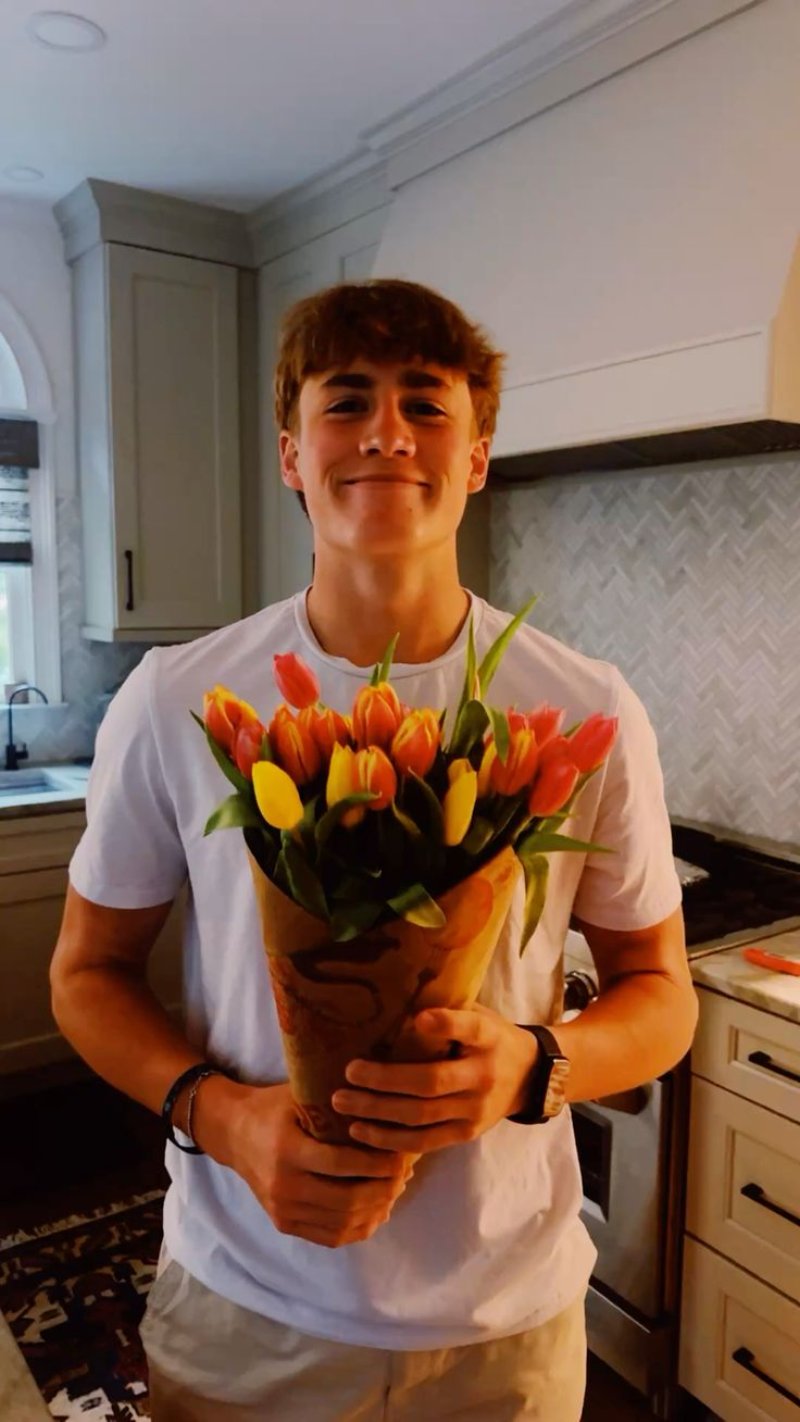 Hình sinh nhật nam mừng sinh nhật bằng hoa ý nghĩa