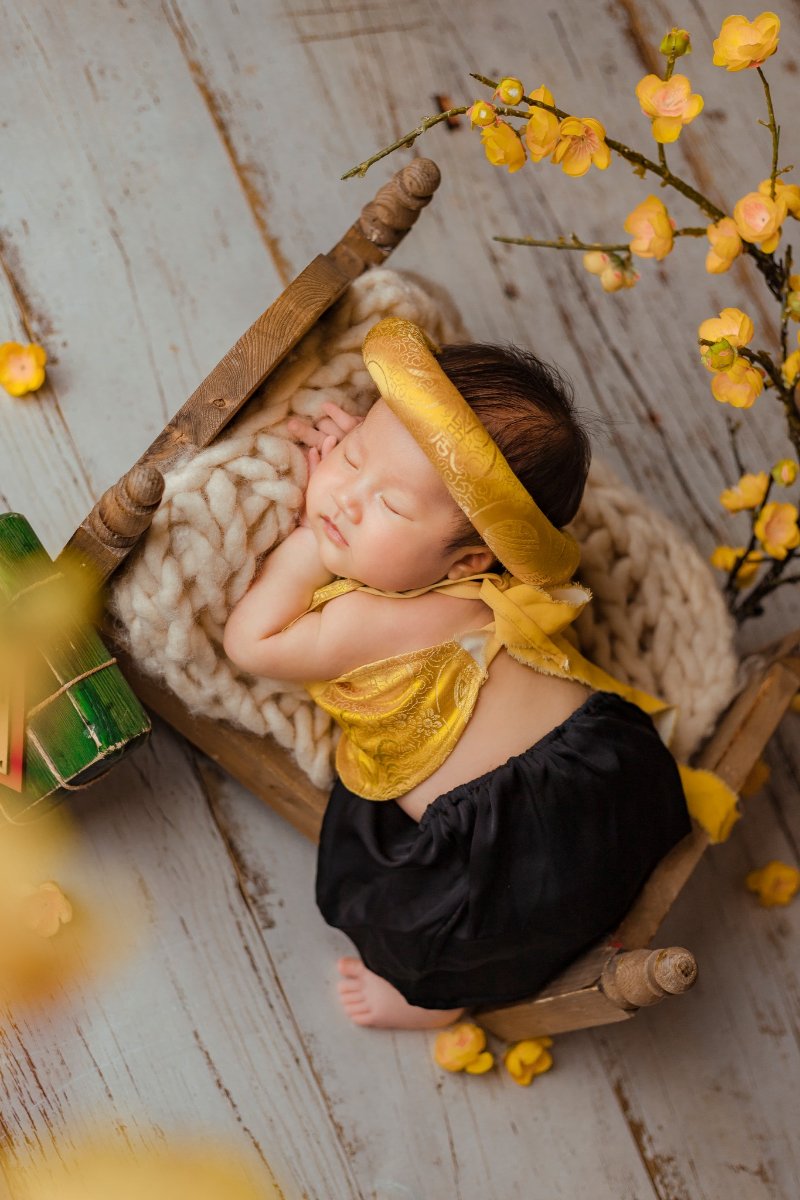 Kỹ thuật chụp dáng nằm sấp và chống cằm (Froggy Pose)