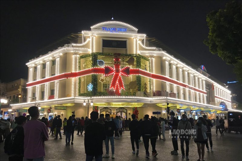 Phố đi bộ Hồ Gươm