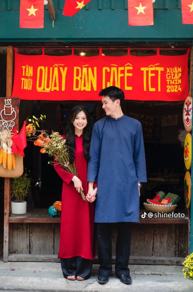 Cách tạo dáng chụp ảnh áo dài Tết cho cặp đôi