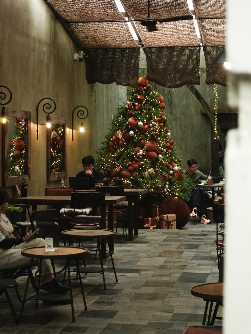 Cách trang trí cây thông noel với phụ kiện trang trí