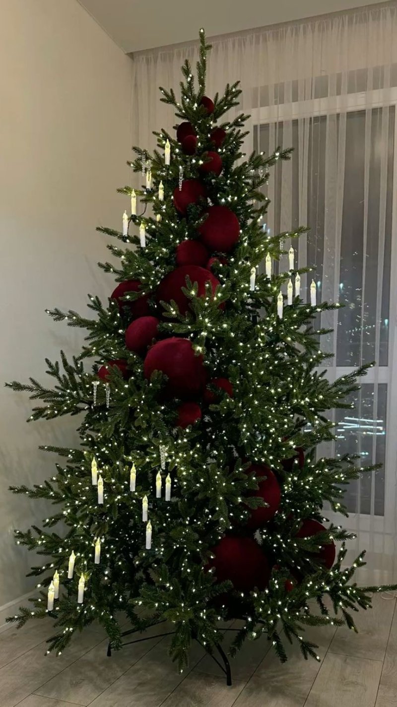 Cách trang trí gốc cây thông noel bằng nến điện