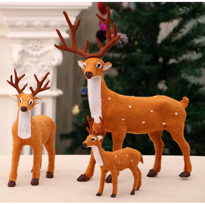 Cách trang trí gốc cây thông noel với mô hình tuần lộc