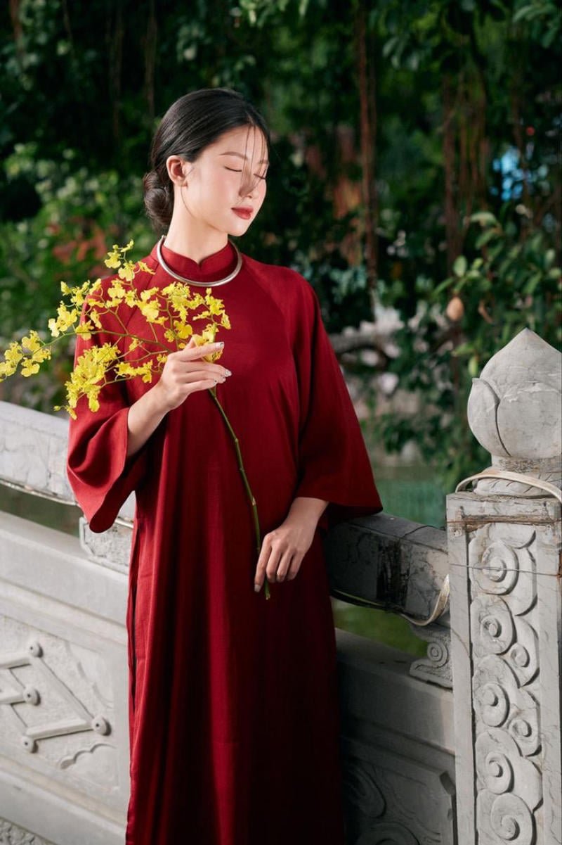 Chụp ảnh áo dài Tết cùng hoa mai