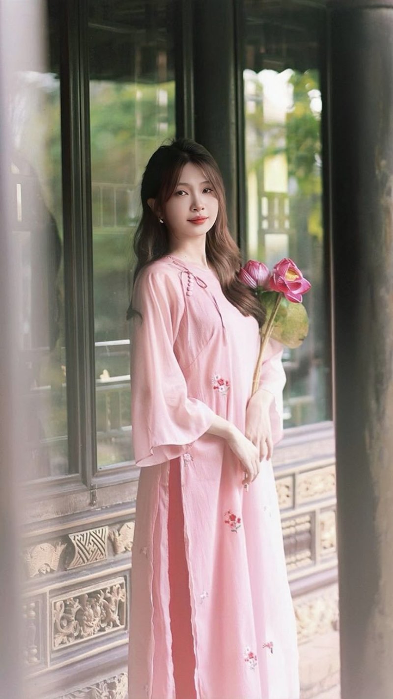 Chụp ảnh áo dài Tết đứng thẳng thanh lịch