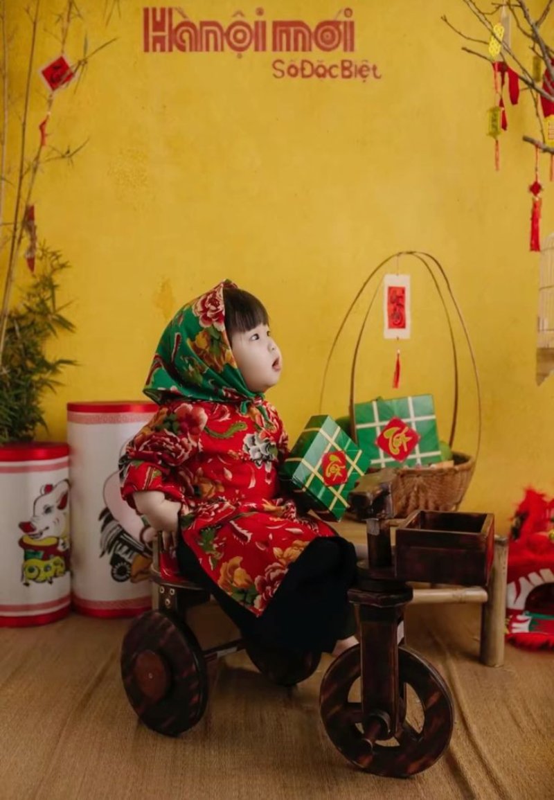 Concept Ngồi ngoài sân gói bánh chưng