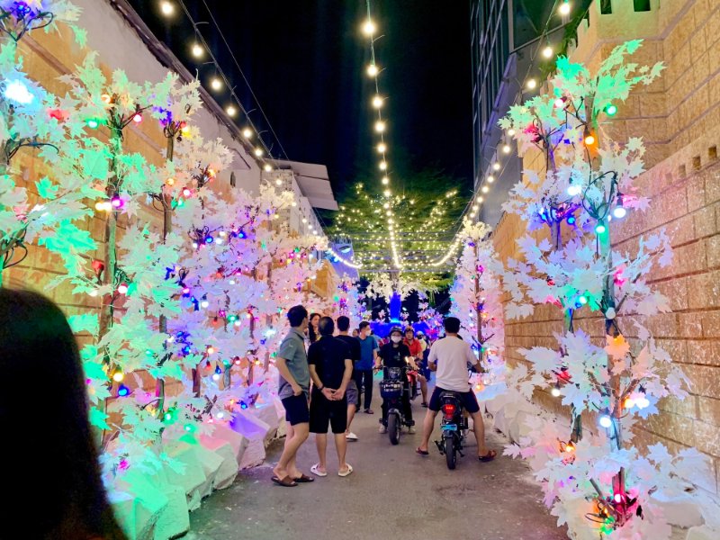 Hẻm Giáng sinh Phạm Văn Chiêu