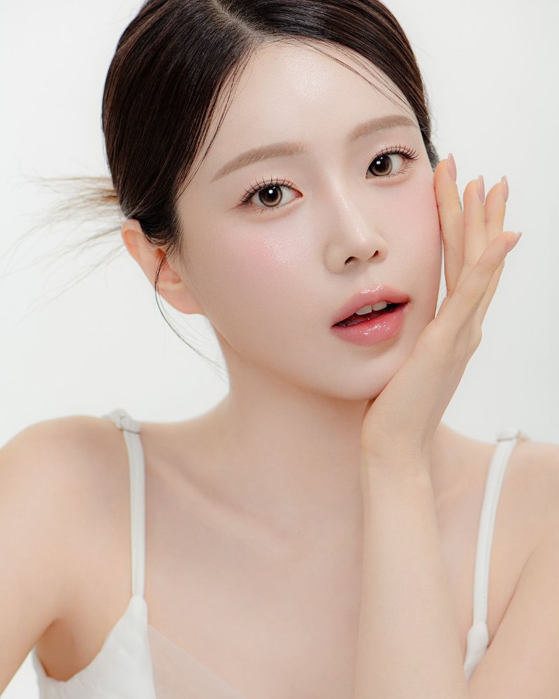 Làm sạch và dưỡng da trước khi make up