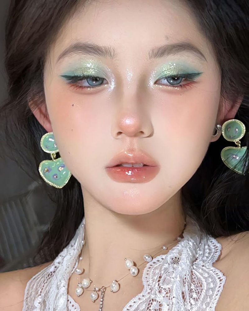Layout make up Giáng sinh tông xanh ngọc lục bảo