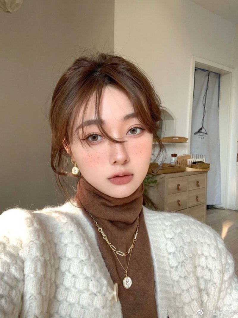 Make up Giáng sinh tone nude tự nhiên nhưng không kém phần nổi bật