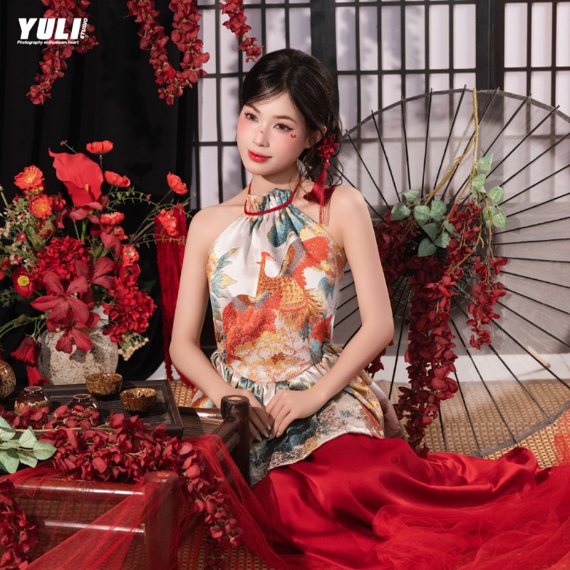 Tạo dáng chụp ảnh áo dài Tết với ô