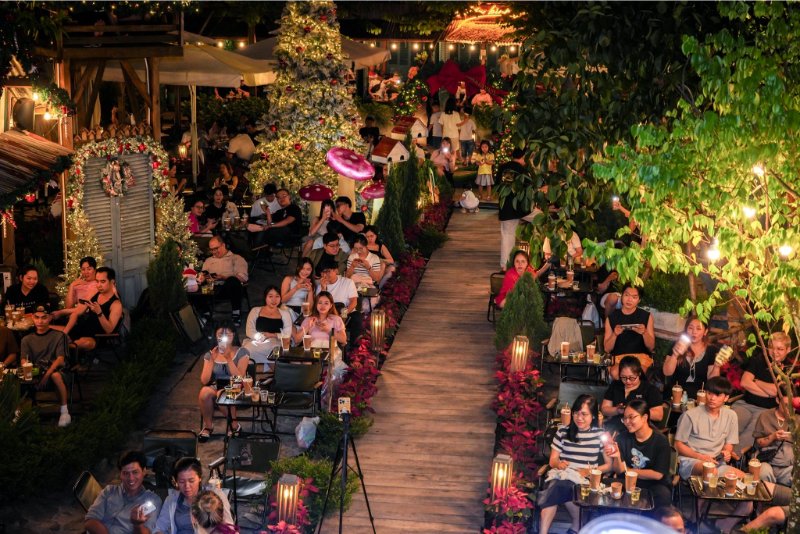 Tiệm cà phê Chốn Bình Yên - Quán cafe trang trí noel ở Gò Vấp