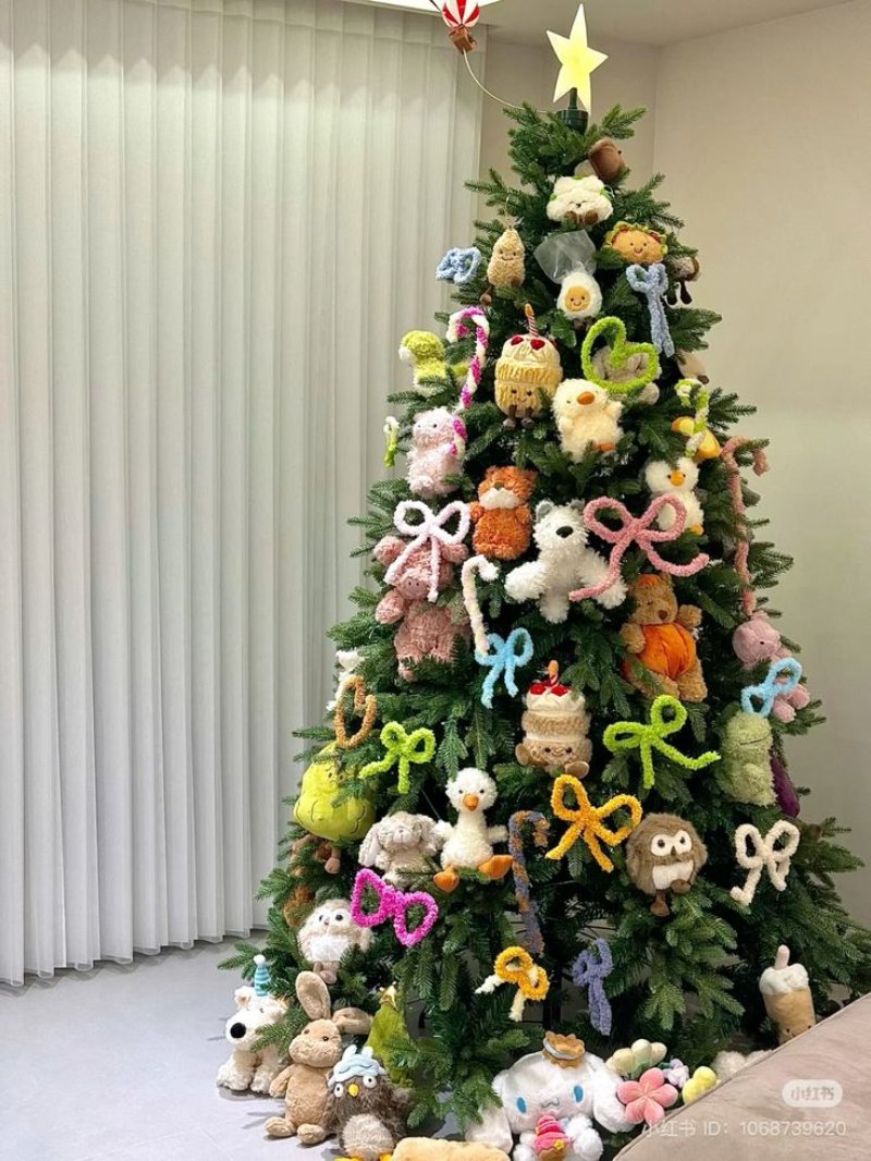 Trang trí cây thông Noel bằng gấu bông