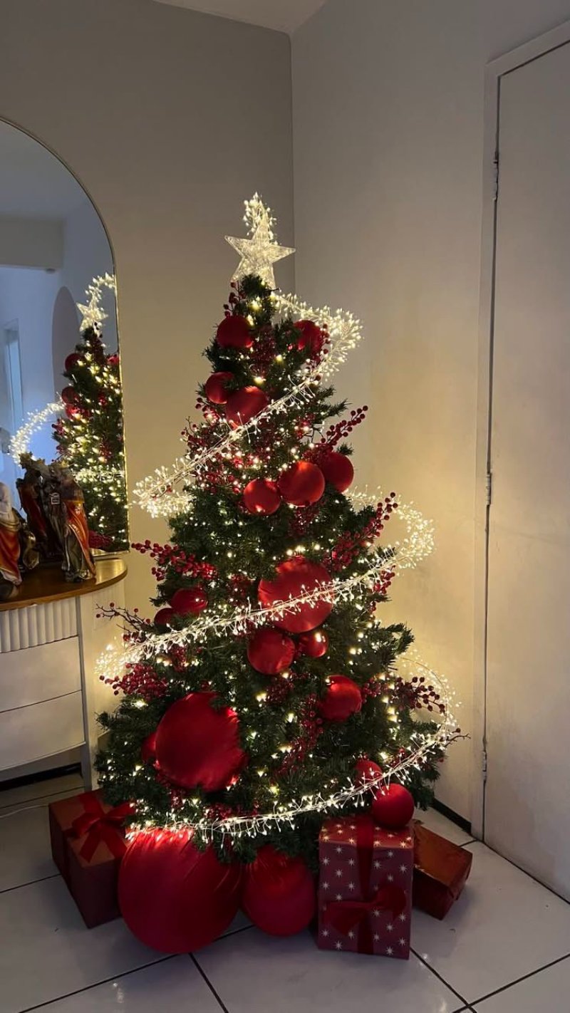 Trang trí cây thông Noel với đèn led ngôi sao