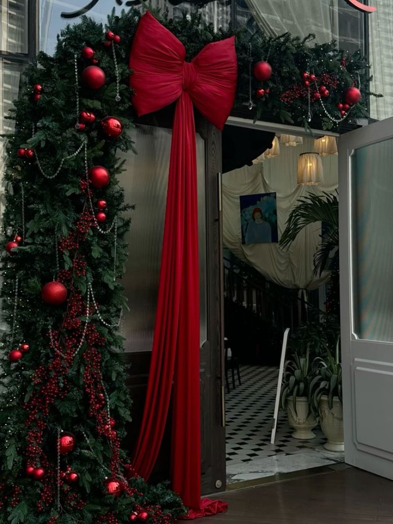 Treo phụ kiện từ trên cao