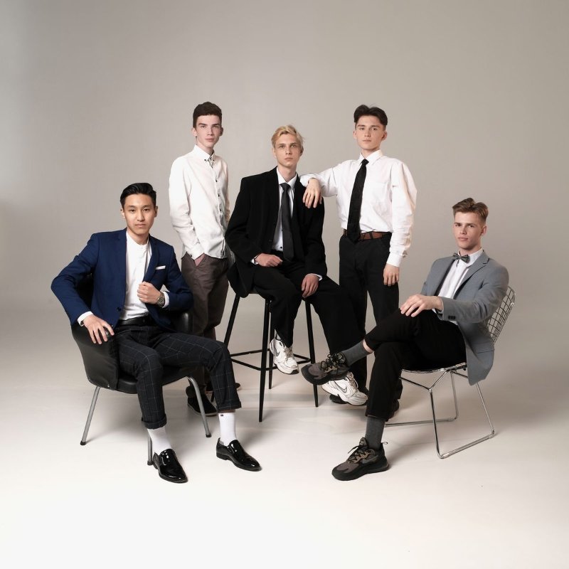 Cách tạo dáng chụp ảnh profile hình chữ V