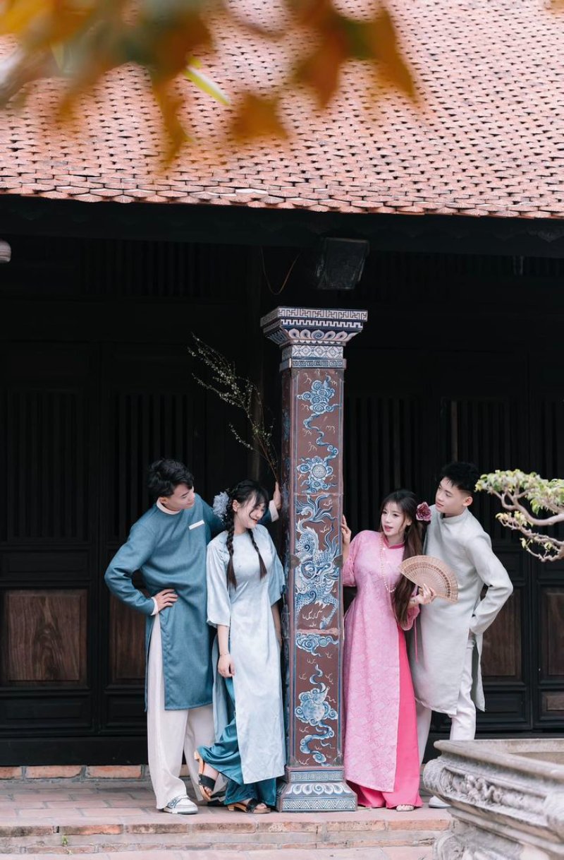 Chụp ảnh Tết với nhóm bạn