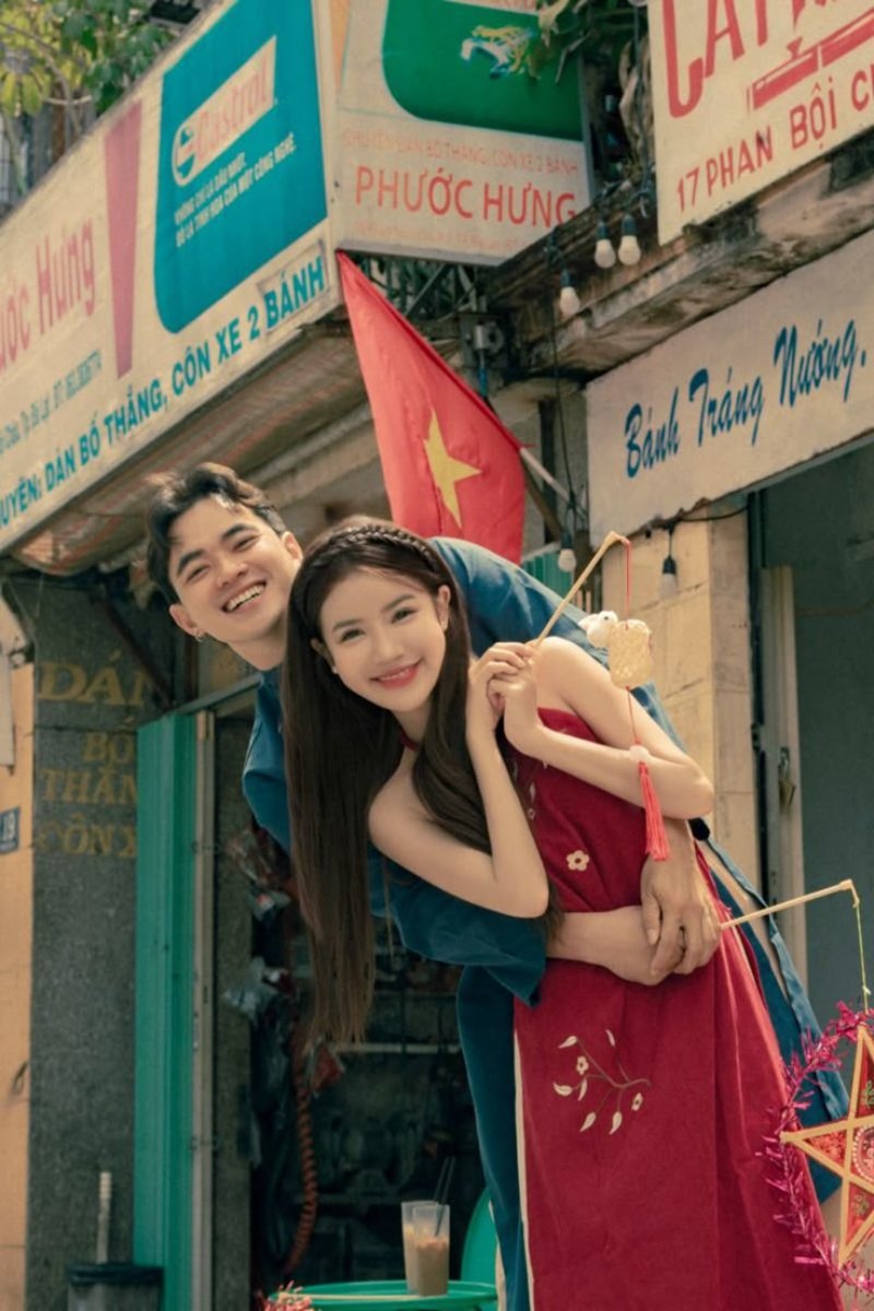 Chụp ảnh tình tứ với người thương