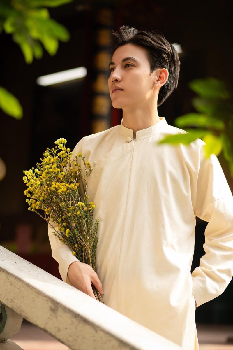 Gợi ý các cách tạo dáng chụp ảnh Tết cho nam