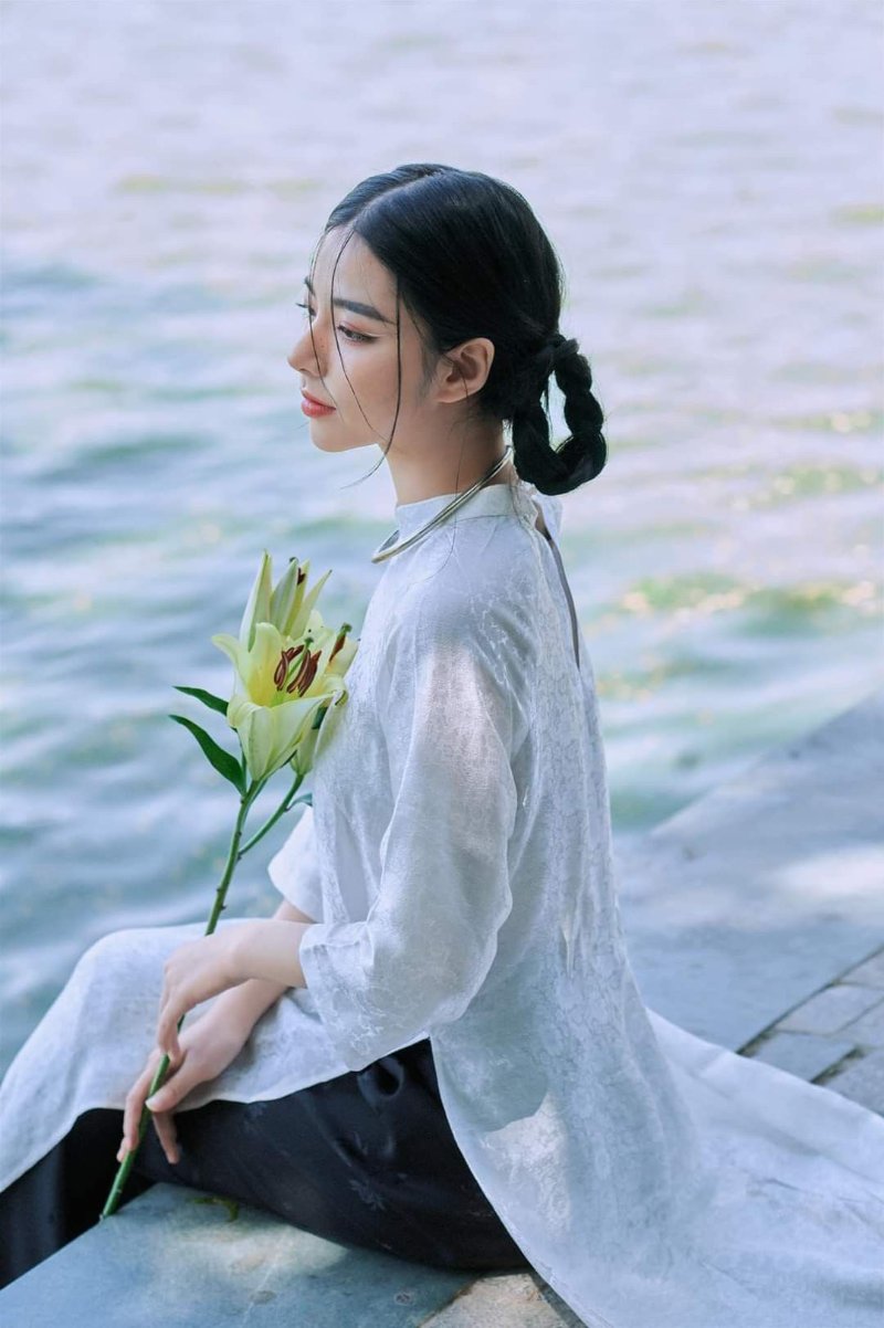 Hồ Hoàn Kiếm - địa điểm chụp ảnh Tết đẹp ở Hà Nội nhất định phải tới