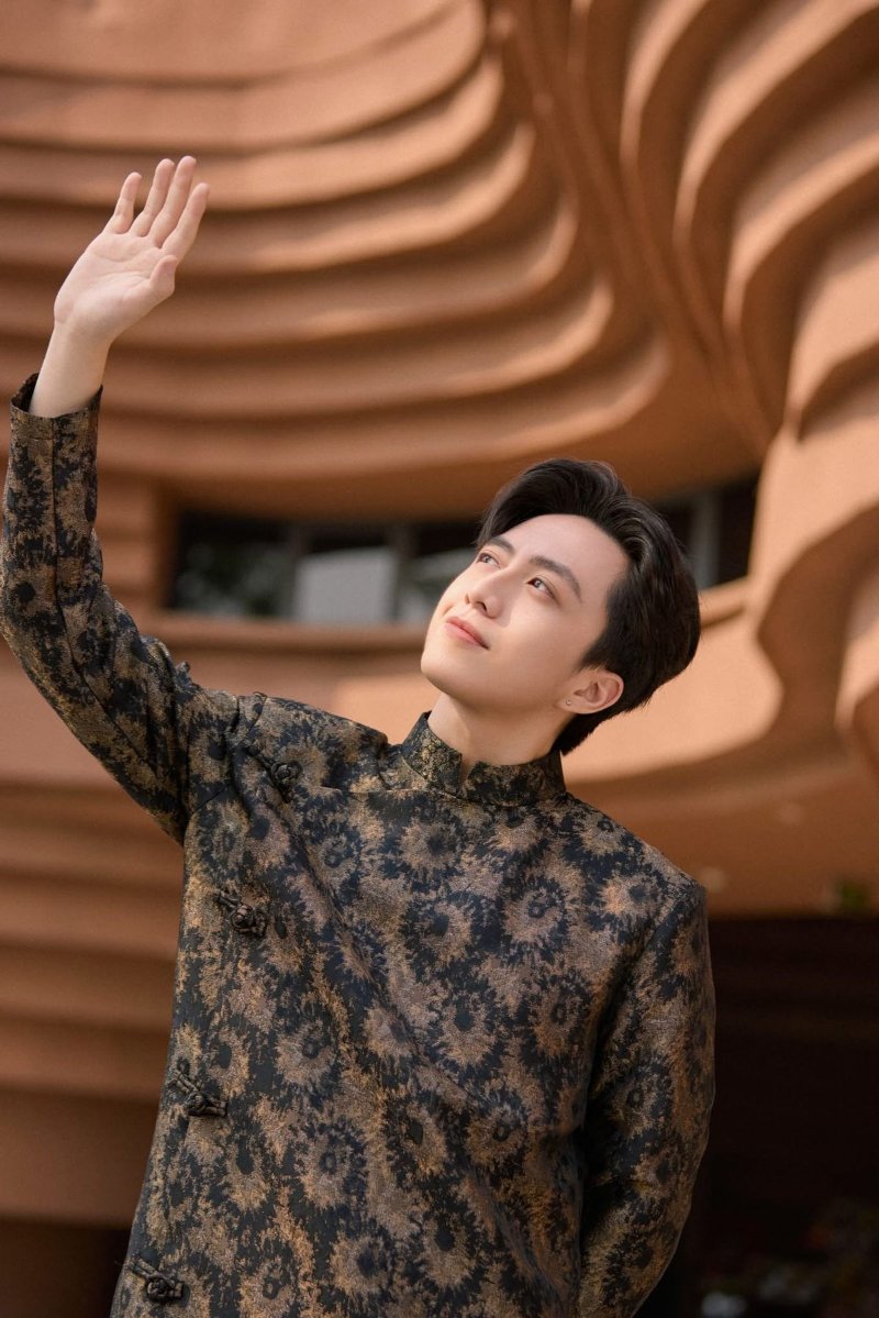 Lãng tử nhìn xa xăm