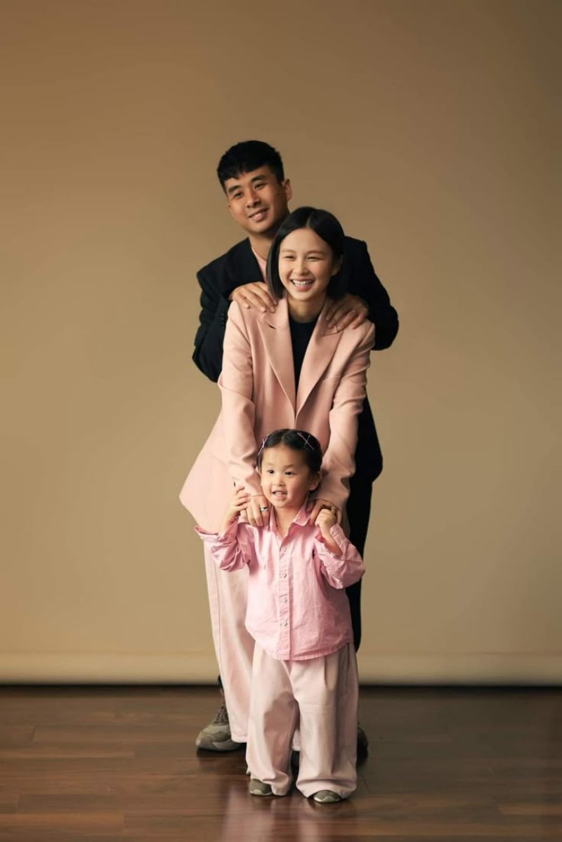 Phong cách chụp ảnh gia đình “chắp đôi cánh” cho con